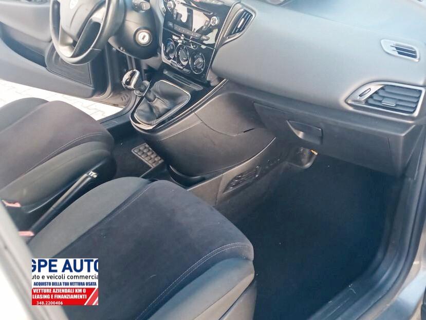 Lancia Ypsilon 1.2 69 CV 5 porte S&S Platinum