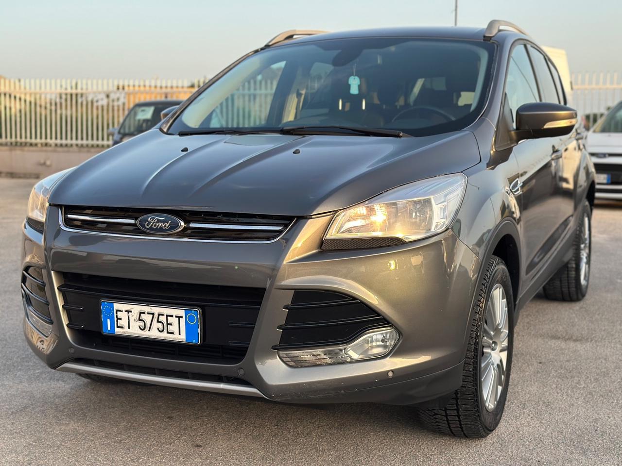 Ford Kuga 2014 2.0 TDCI 140 CV 4WD Titanium DA VETRINA