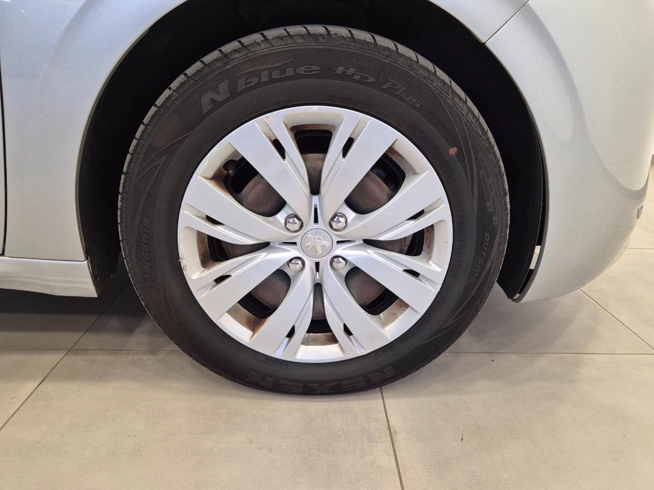 Peugeot 208 5p 1.2 puretech Active - NEOPATENTATI - Bluetooth - Clima