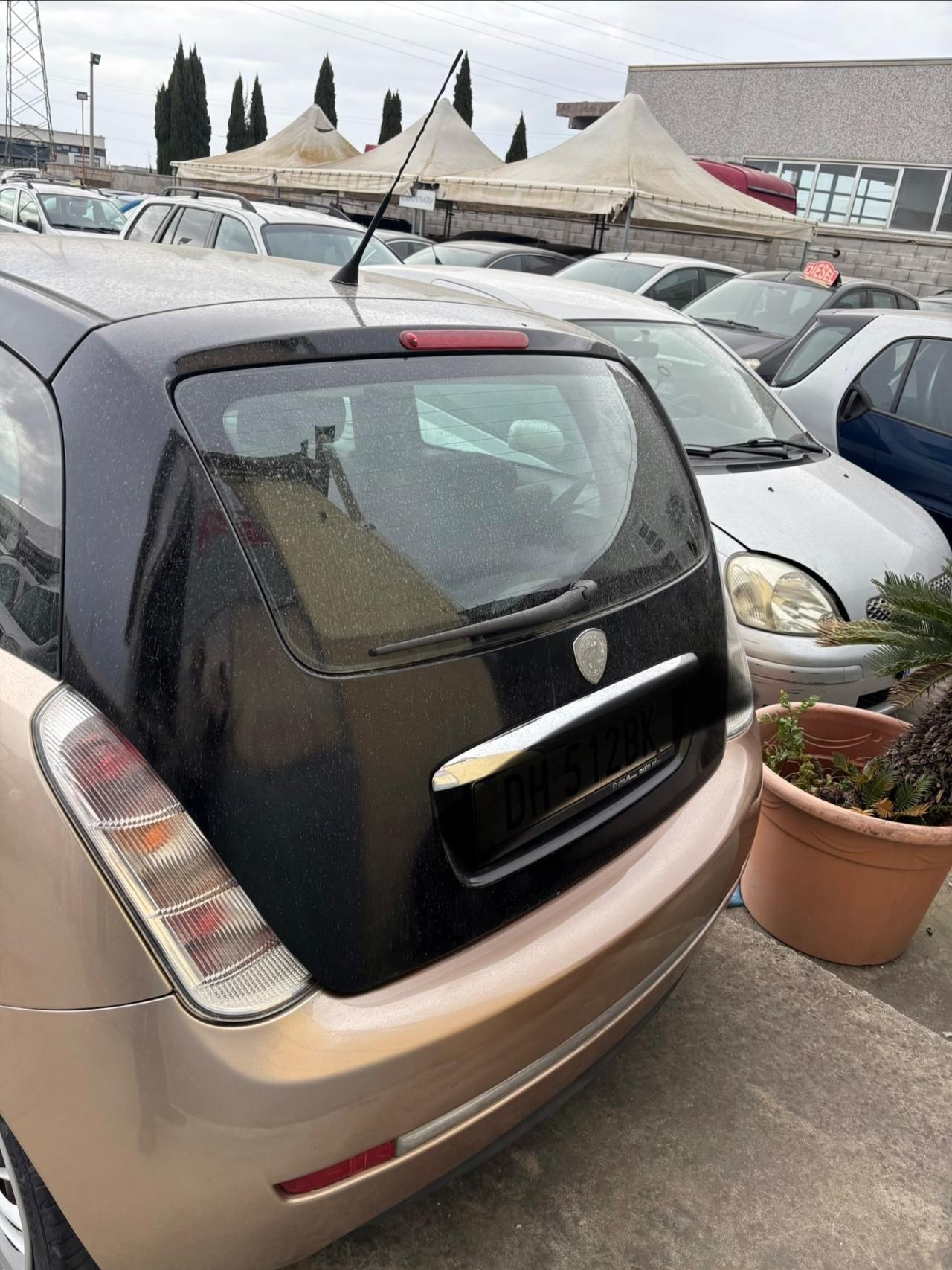 Lancia Ypsilon 1.2 Argento neo patentato