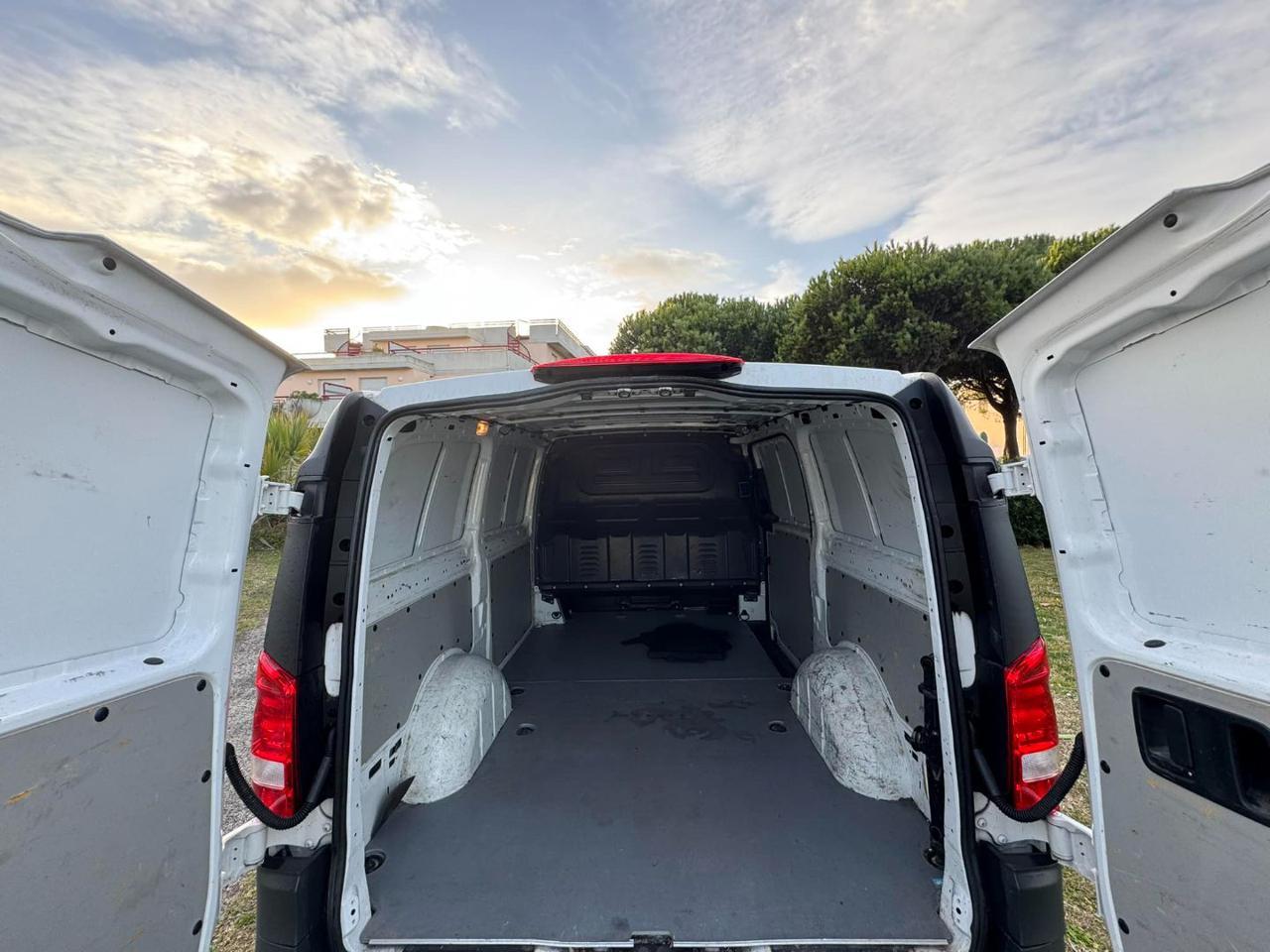 MERCEDES Vito 114 cdi compact auto my20