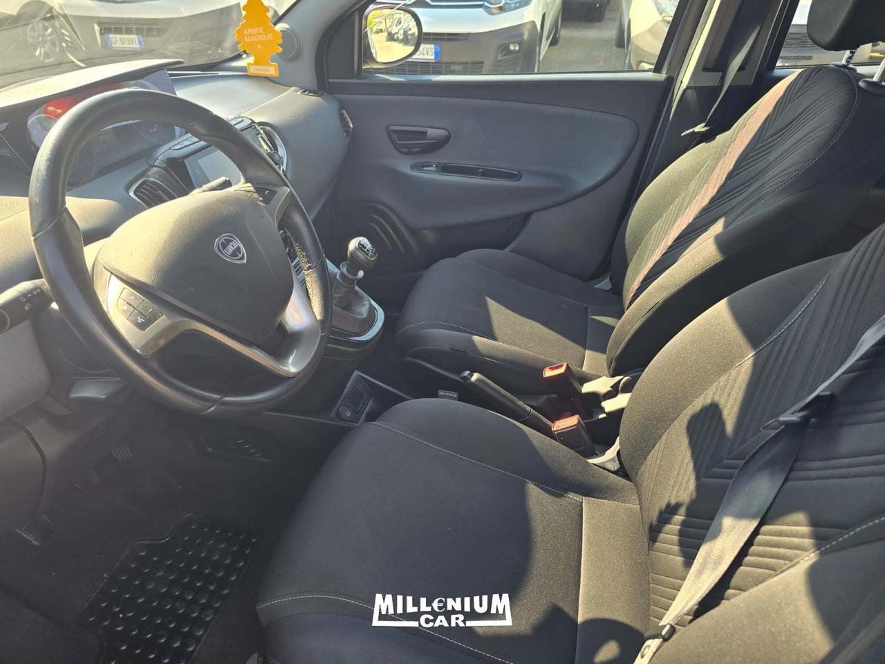 LANCIA YPSILON GOLD HYBRID 2022