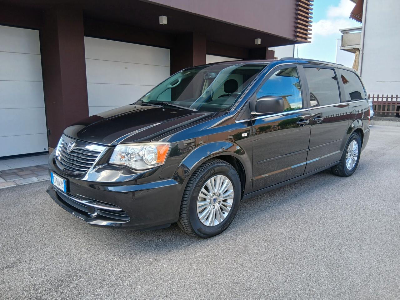 Lancia Voyager 2.8 Turbodiesel Gold 163 cv Automatica 7 posti pronta consegna