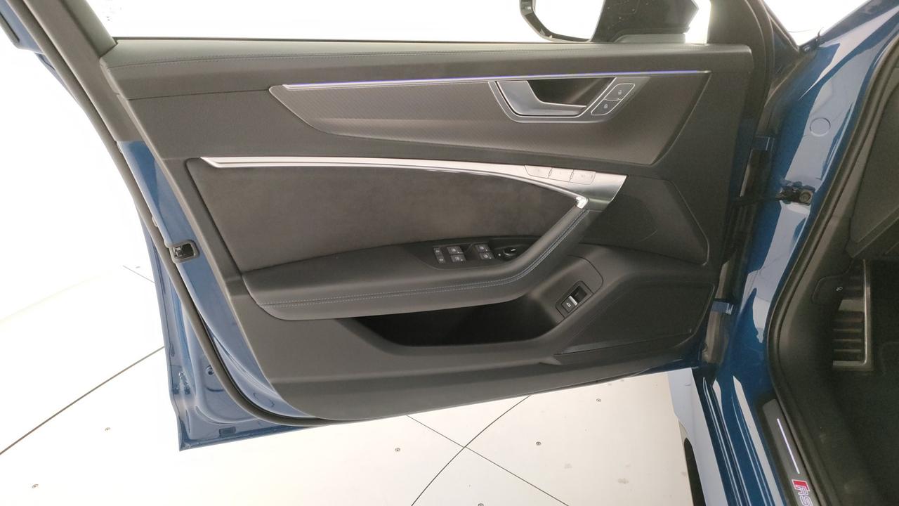 AUDI RS6 Avant 4.0 mhev performance quattro tiptronic