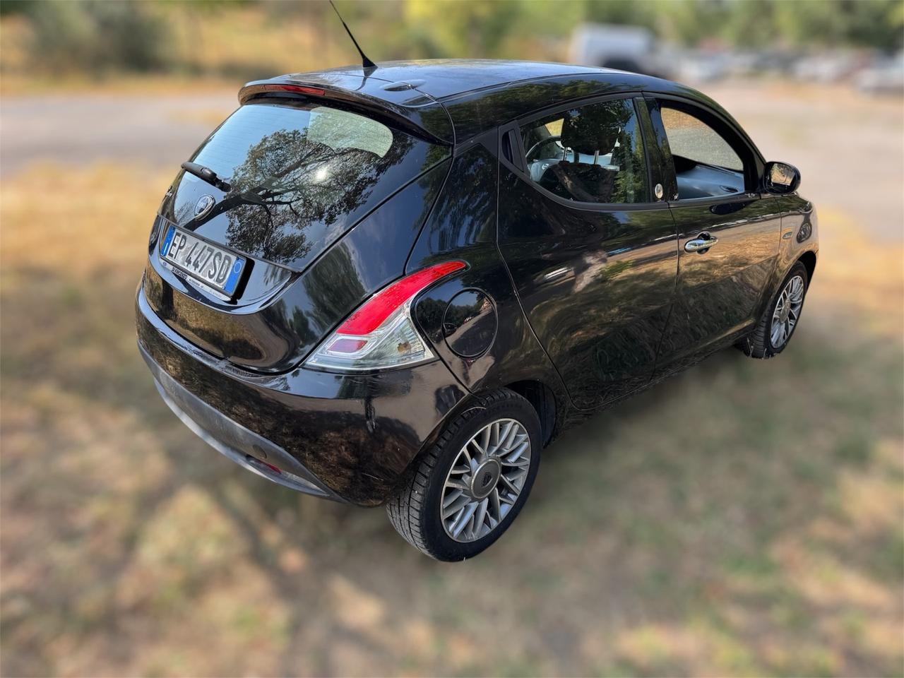Lancia ypsilon 1.2 benzina/ GPL - 2013