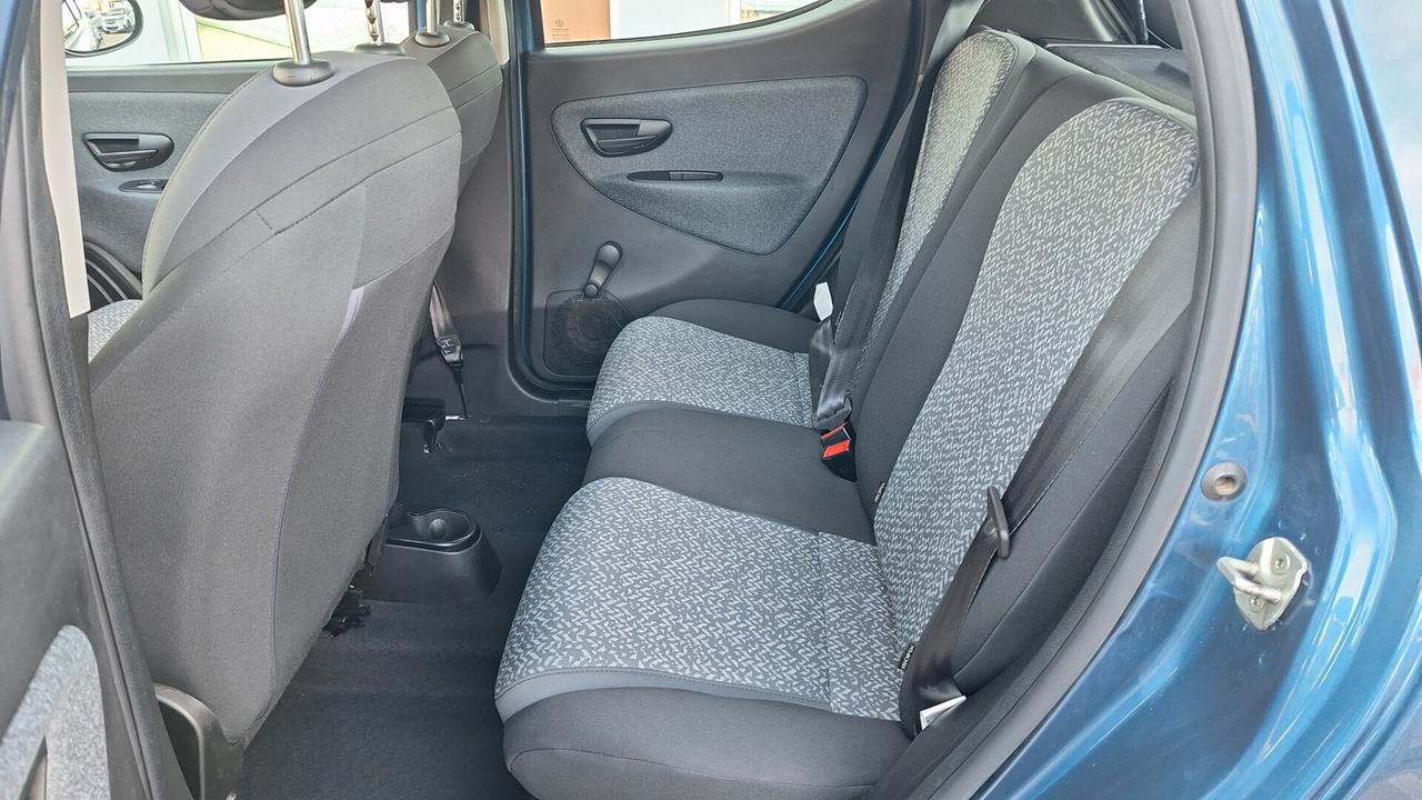 Lancia Ypsilon 1.0 FireFly 5 porte S&S Hybrid Silver