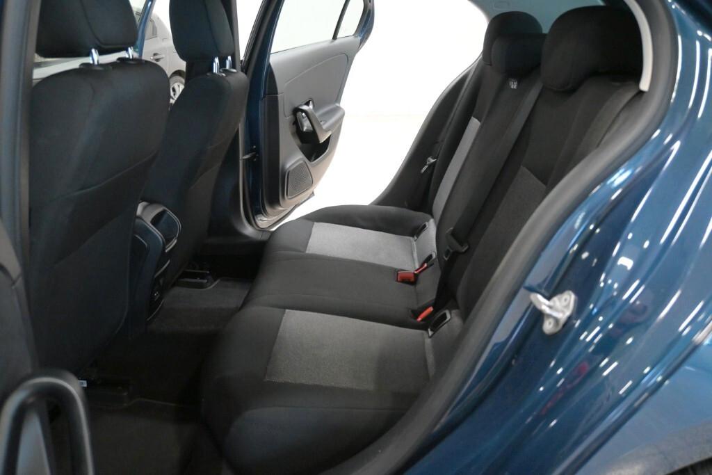 MERCEDES-BENZ A 180D 116CV 6M. BUSINESS SOLUTION ( NAVI - TELECAMERA POST. - CRUISE )