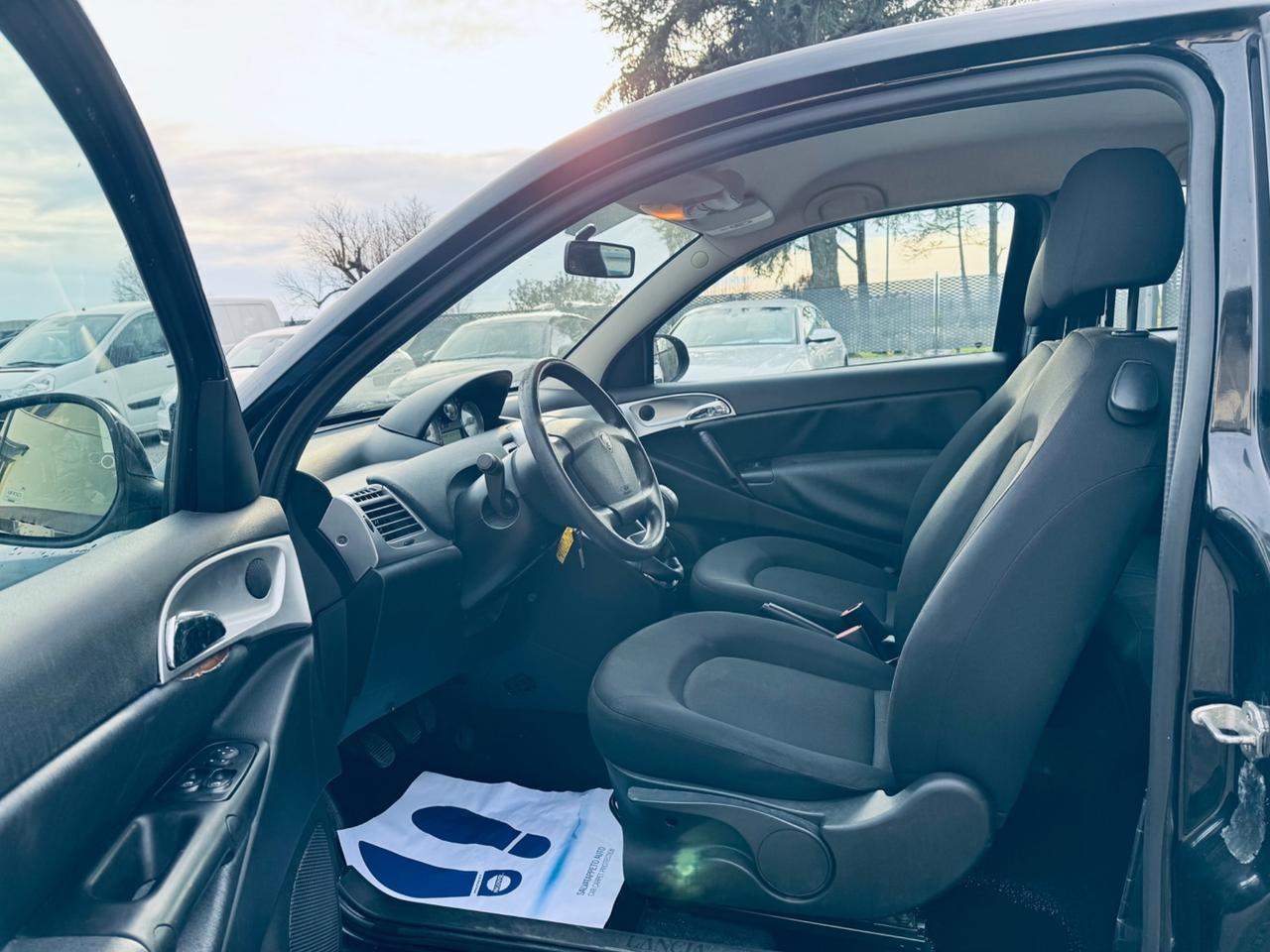 Lancia Ypsilon 1.2 69 CV Unyca