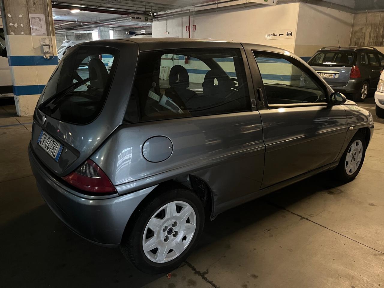 Lancia Ypsilon 1.2 16V Oro