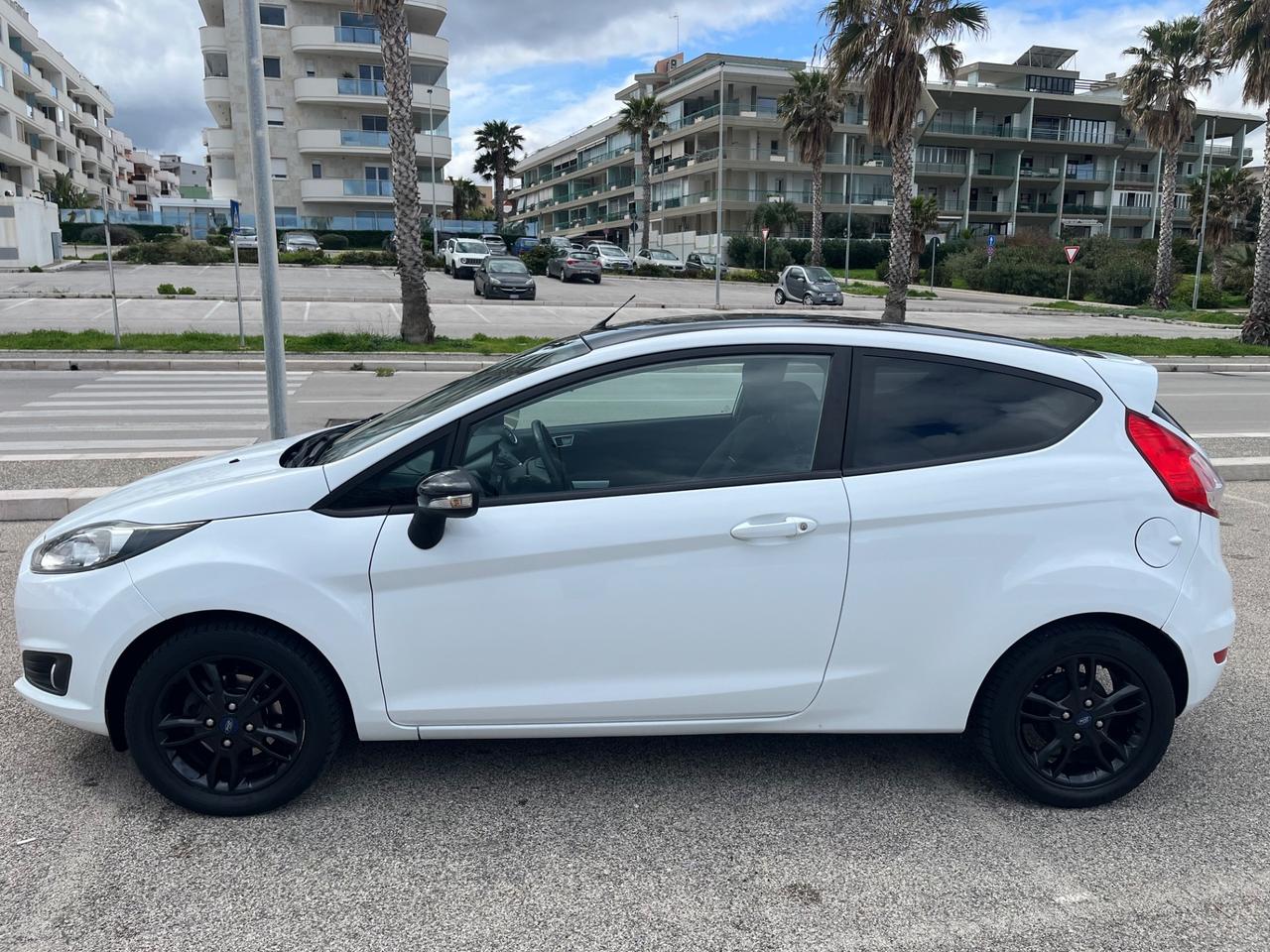 Ford Fiesta 1.5 TDCi 75CV Black & White Edition