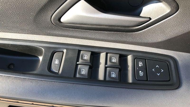 Dacia Sandero Stepway 1.0 tce Extreme Eco-g 100cv Stepway 1.0 tce Expression Eco-g 100cv