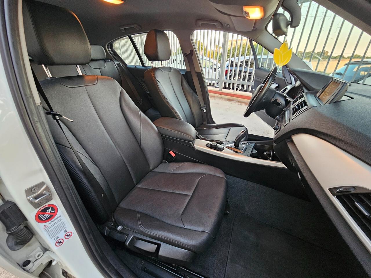 Bmw 116d 5p. Unique
