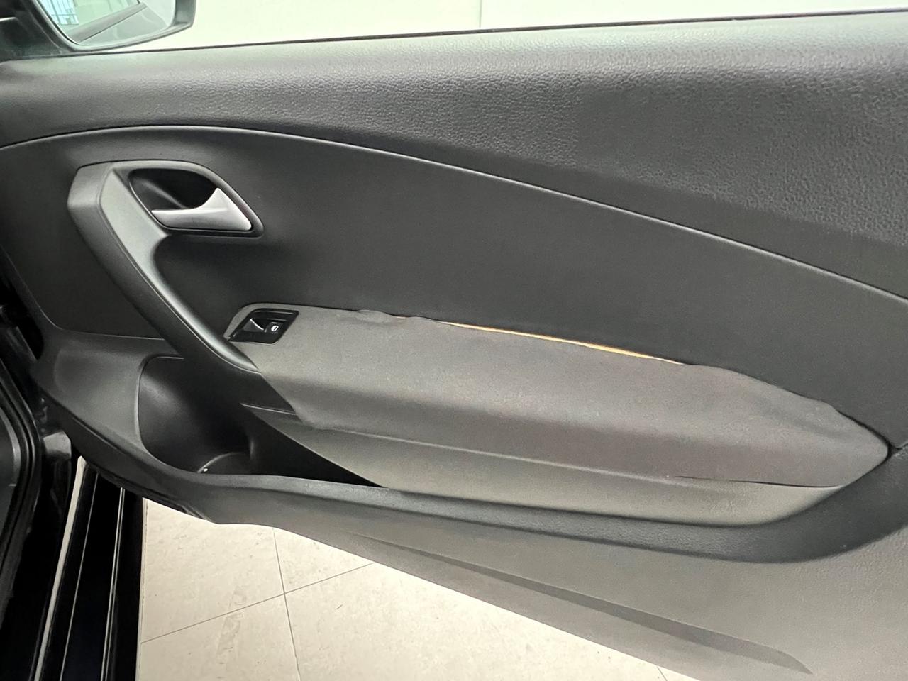 VOLKSWAGEN Polo V 2014 Polo 3p 1.0 mpi Trendline 60cv