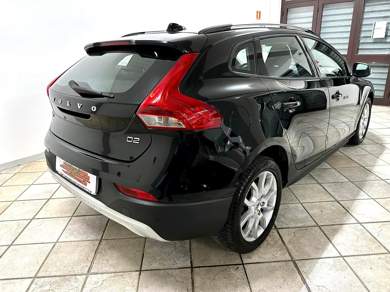 VOLVO V40 2.0 D2 (120) Cross Country Kinetic 2017