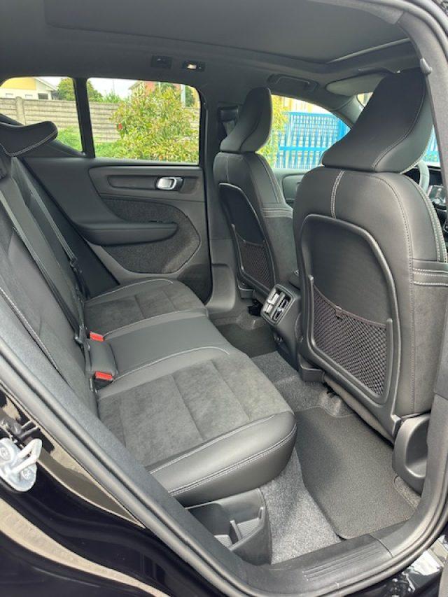 VOLVO XC40 B4 automatico Ultra Black Edition