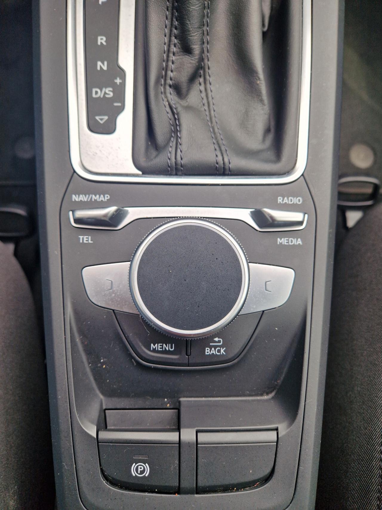 Audi Q2 35 TDI quattro S tronic Identity Black