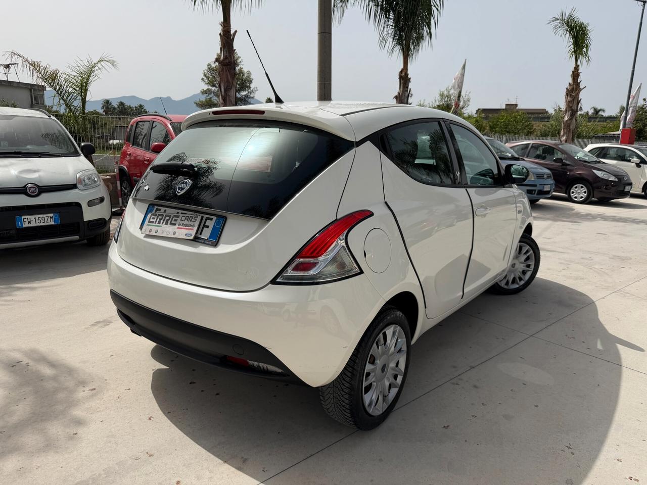 LANCIA YPSILON 2015 1.2 BENZINA 69 CV
