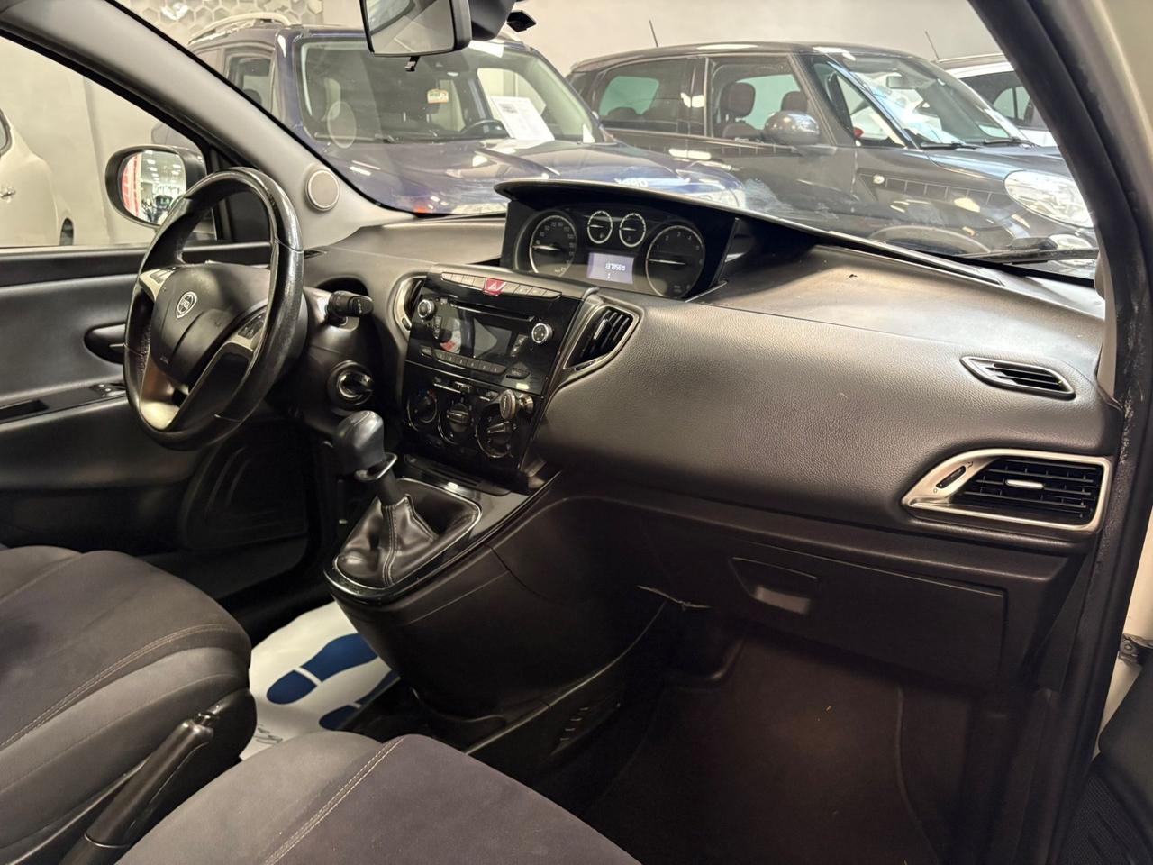 Lancia Ypsilon 0.9 TwinAir 85 CV 5 porte Metano Ecochic Silver