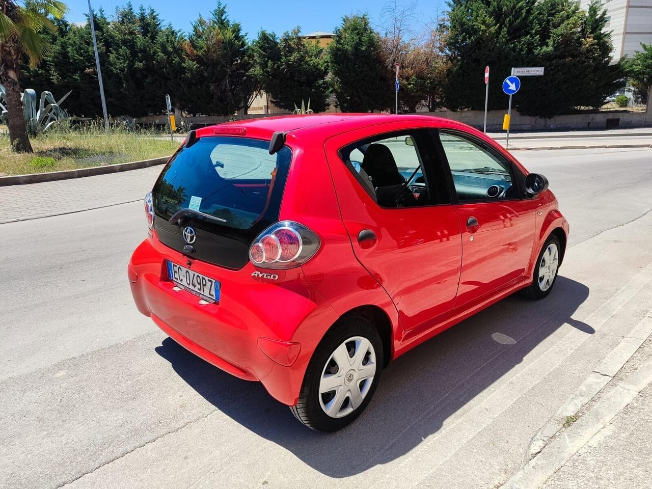 Toyota Aygo 1.0 BENZ 2010!!