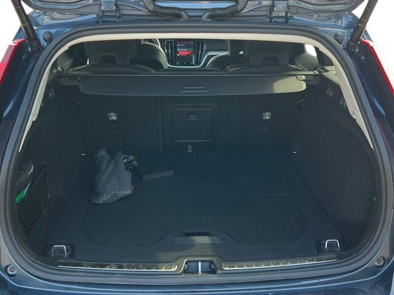 Volvo V60 B4 197+14 CV Mild Hybrid Diesel Automatica Plus Dark