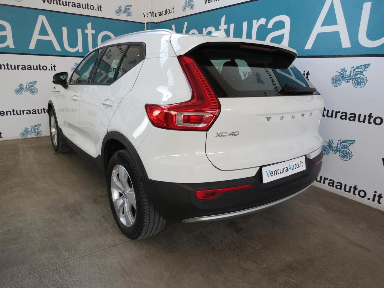 Volvo XC40 T3 163 cv Geartronic Momentum