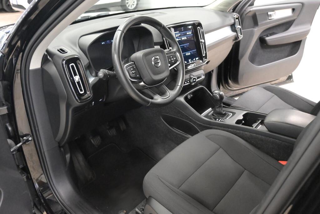 Volvo XC40 D3 Momentum Pro (150 cv)