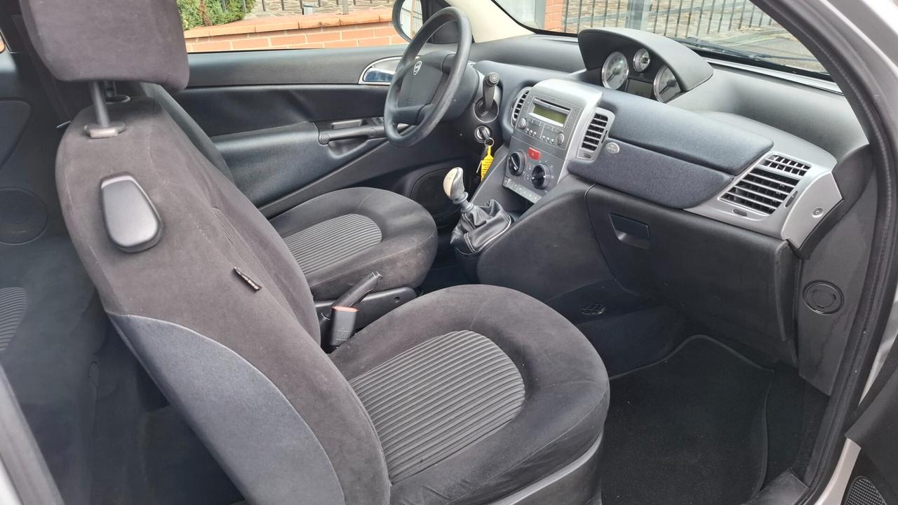 Lancia Ypsilon 1.4 Argento Ecochic GPL