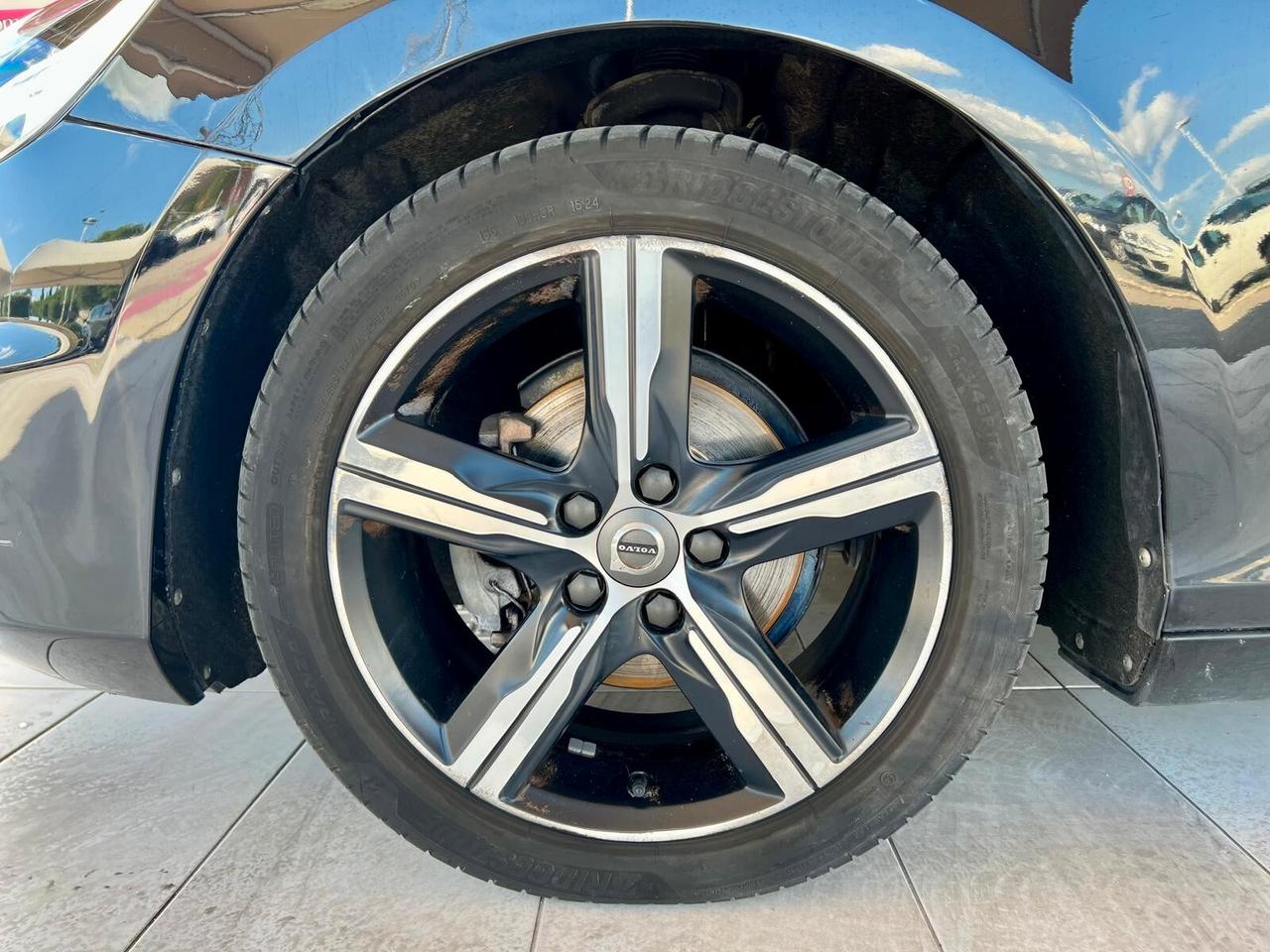 VOLVO V40 (2012-2020) V40 D2 R-design