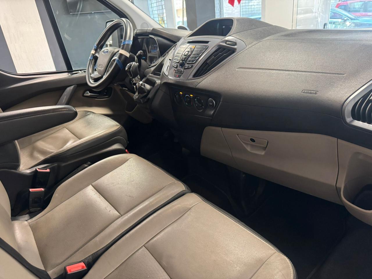 Ford Tourneo Custom 310 2.0 TDCi 170CV PC Titanium