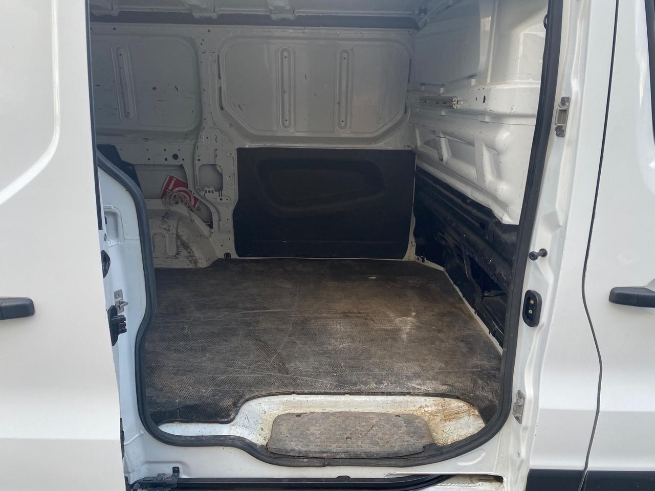 Opel vivaro disel 3 posti