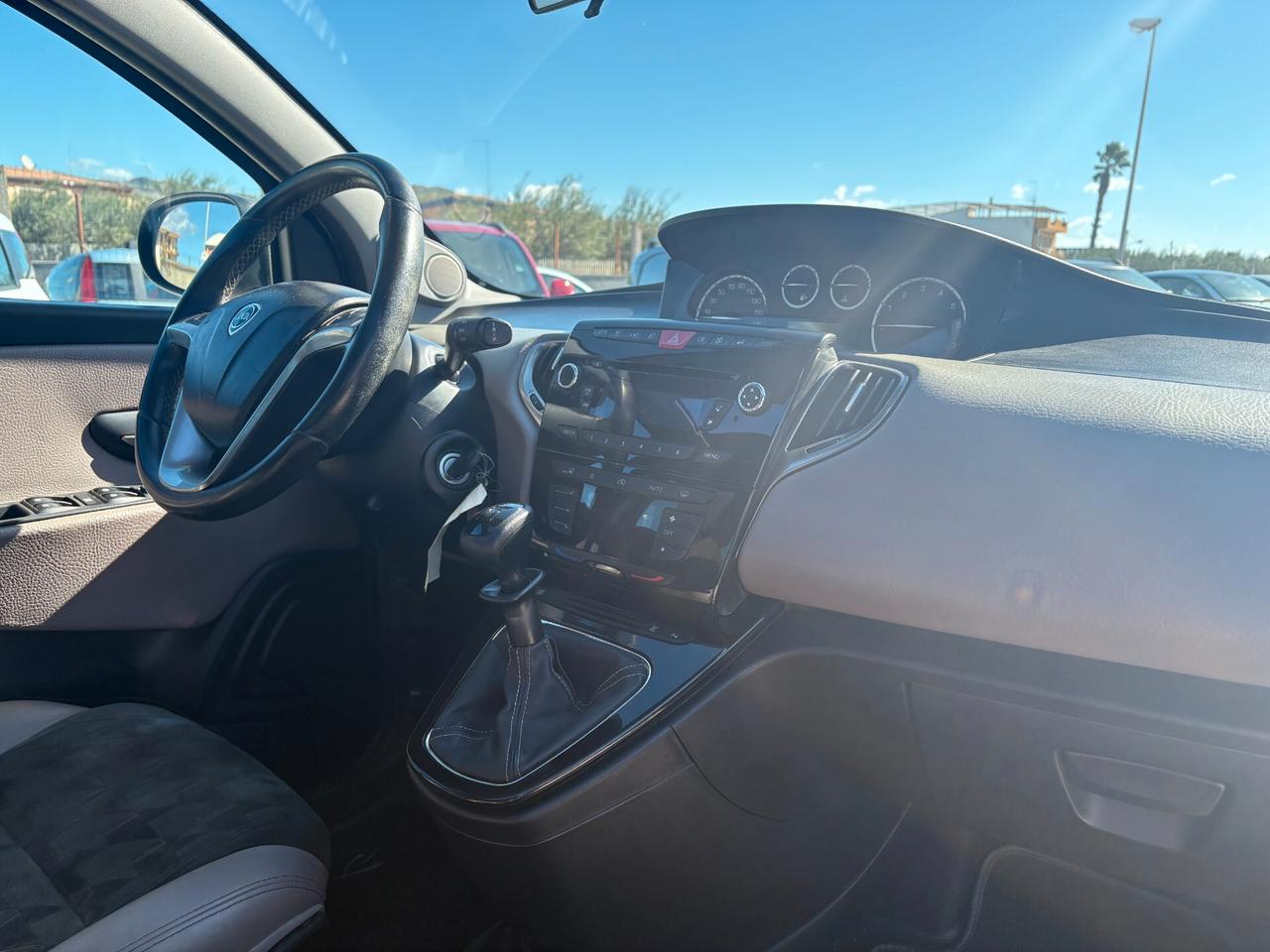 Lancia Ypsilon 1.2 69 CV 5 porte Platinum TETTO APRIBILE