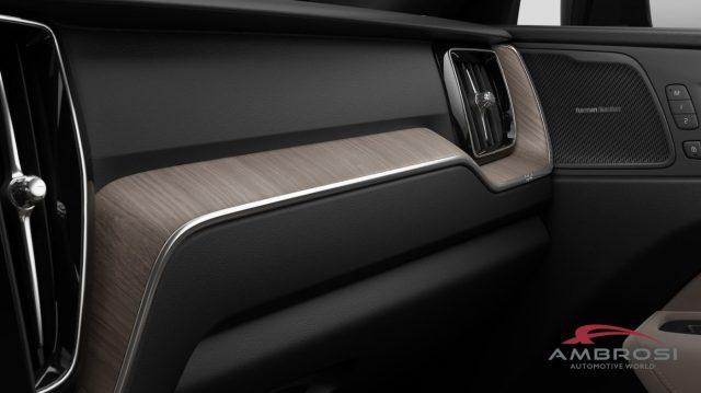 VOLVO XC60 B5 AWD Mild hybrid Benzina Plus Dark