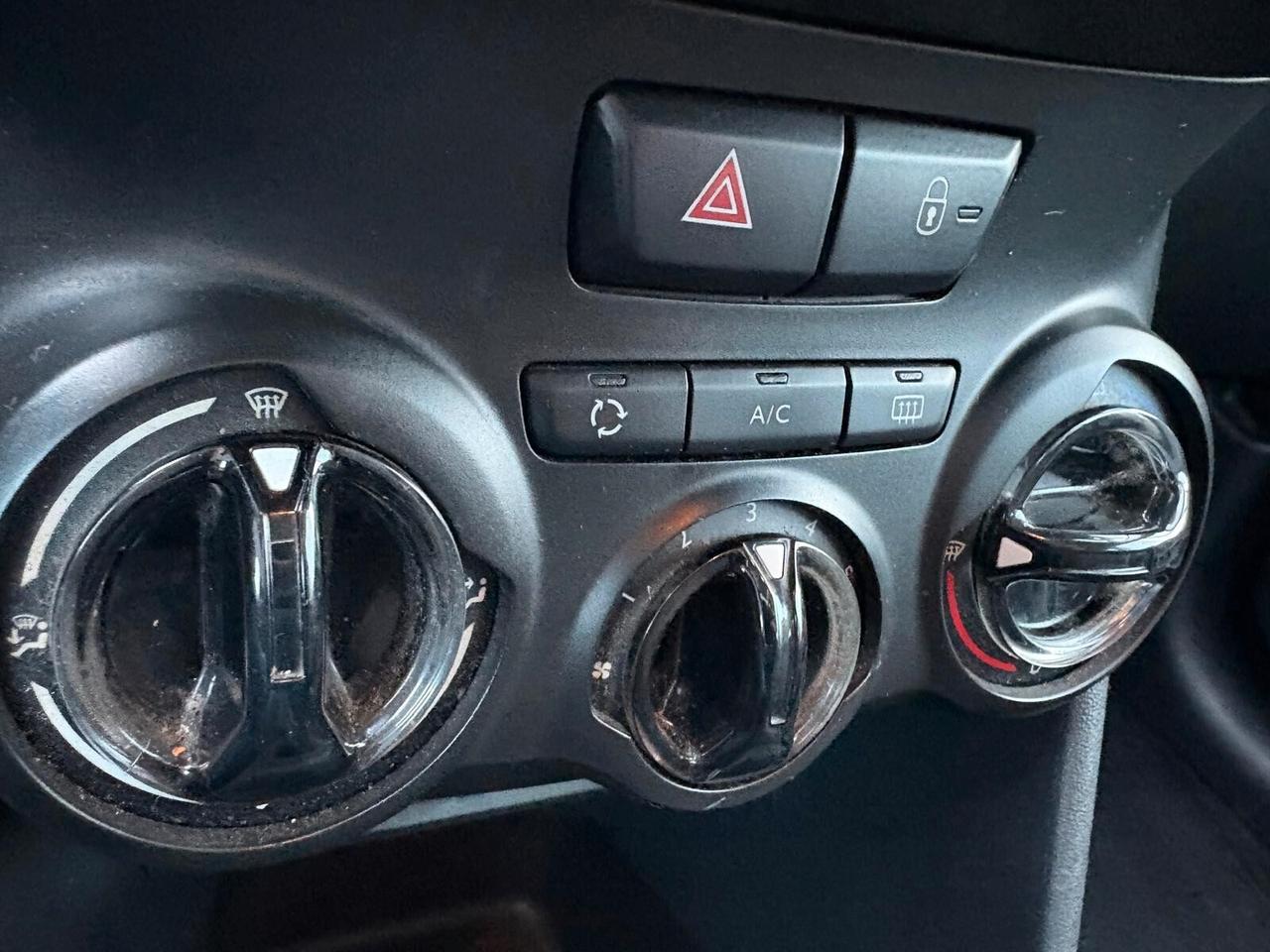 Peugeot 208 ACTIVE 1.4 HDi 68 CV 5 porte