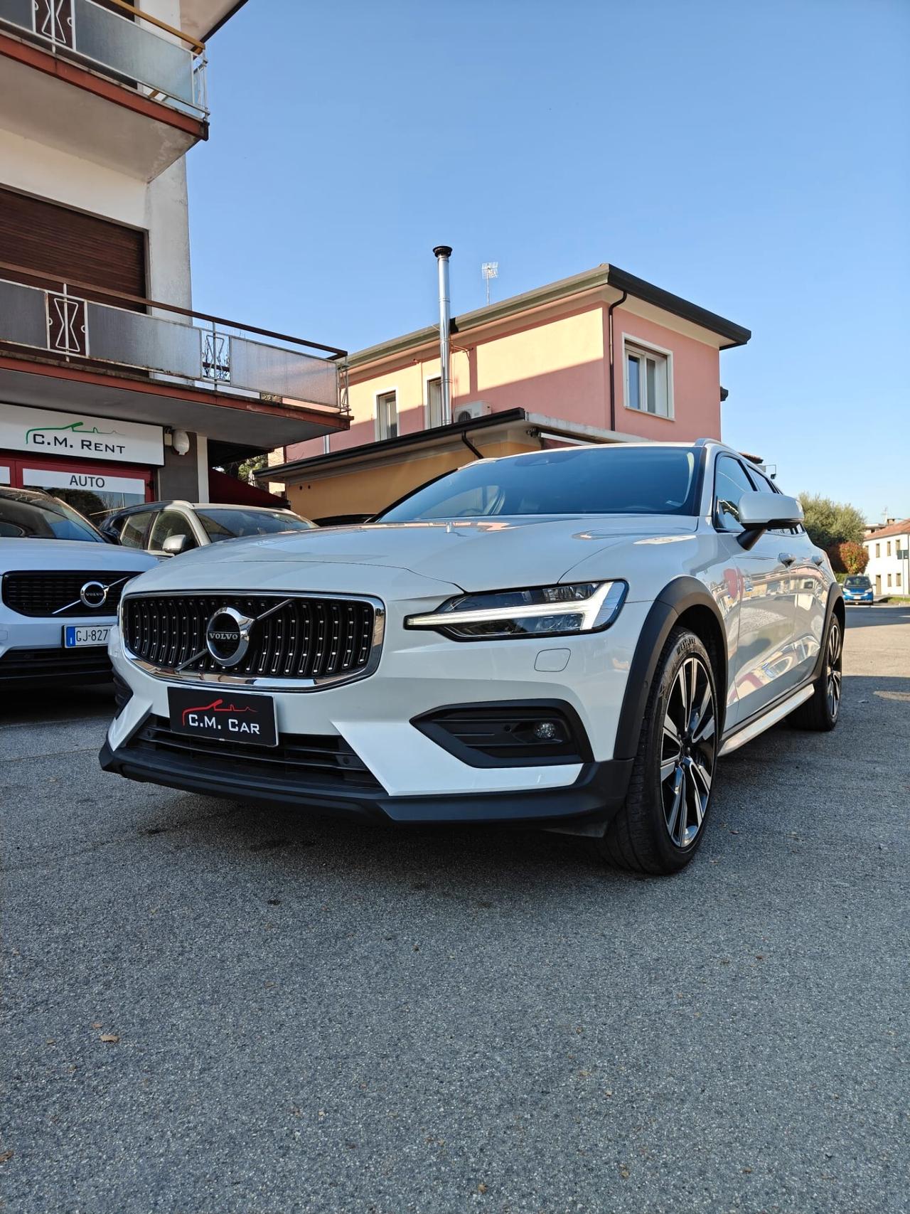 Volvo V60 Cross Country B4 (d) AWD automatico Plus