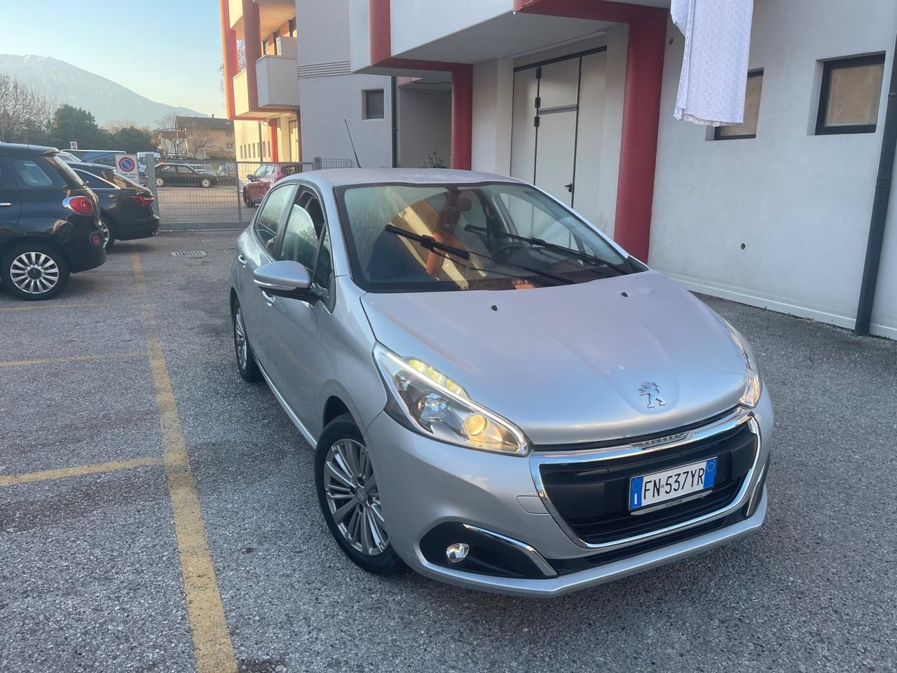 Peugeot 208 82 5 porte Allure SI NEOPATENTATI