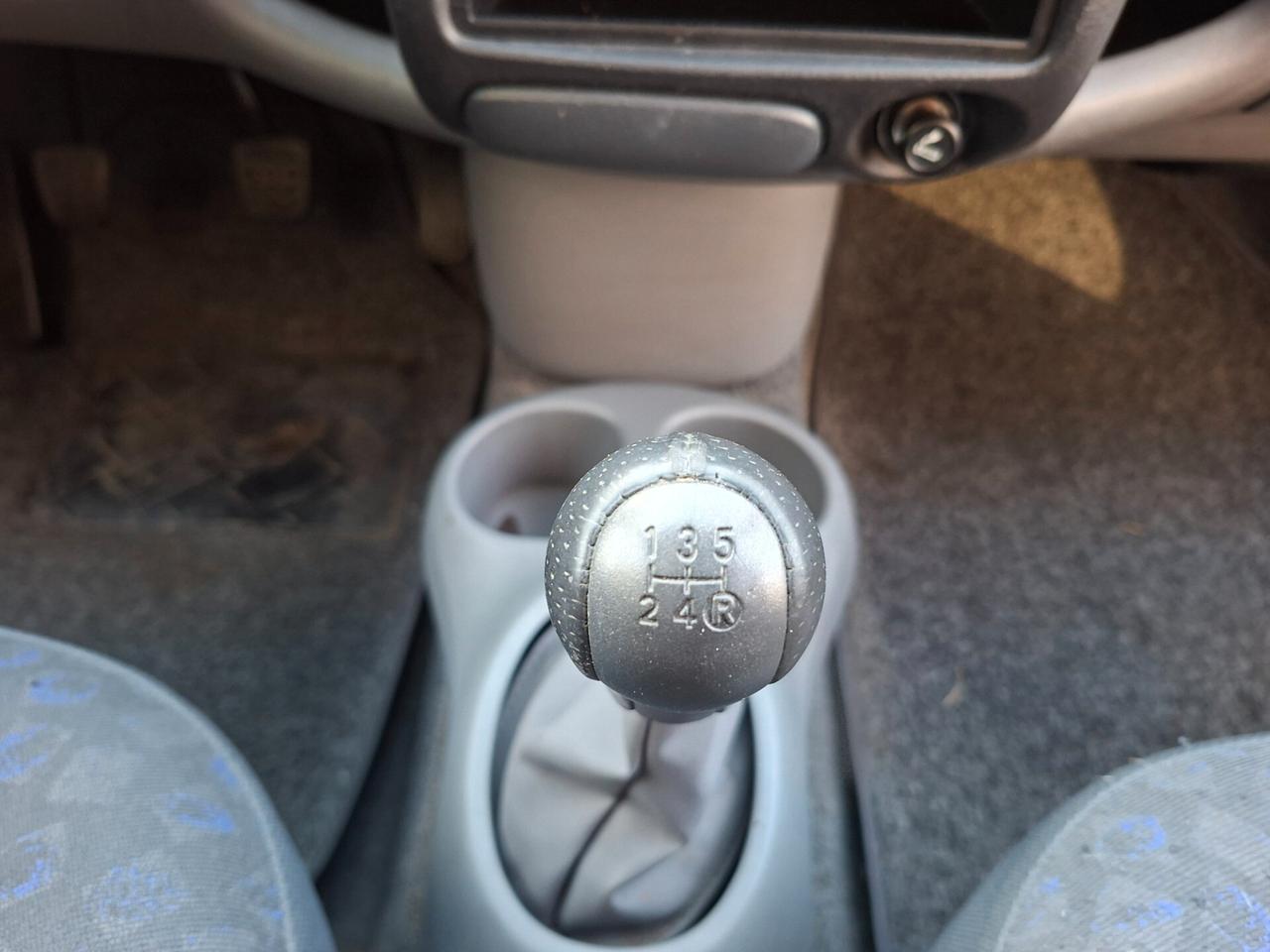 Toyota Yaris 1.3 Sol *EURO 4*