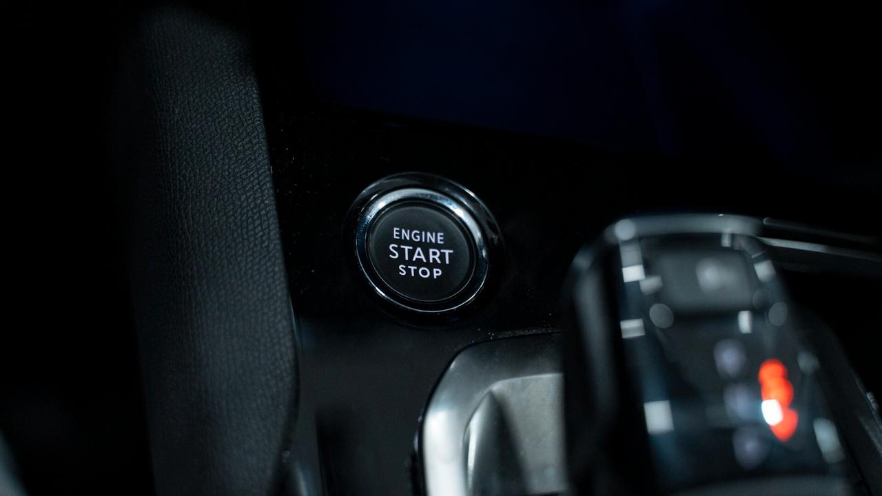 Peugeot 3008 1.5 BLUEHDI ALLURE PACK EAT8 SES 131 CV AUTO VIRTUL COCKPIT FULL