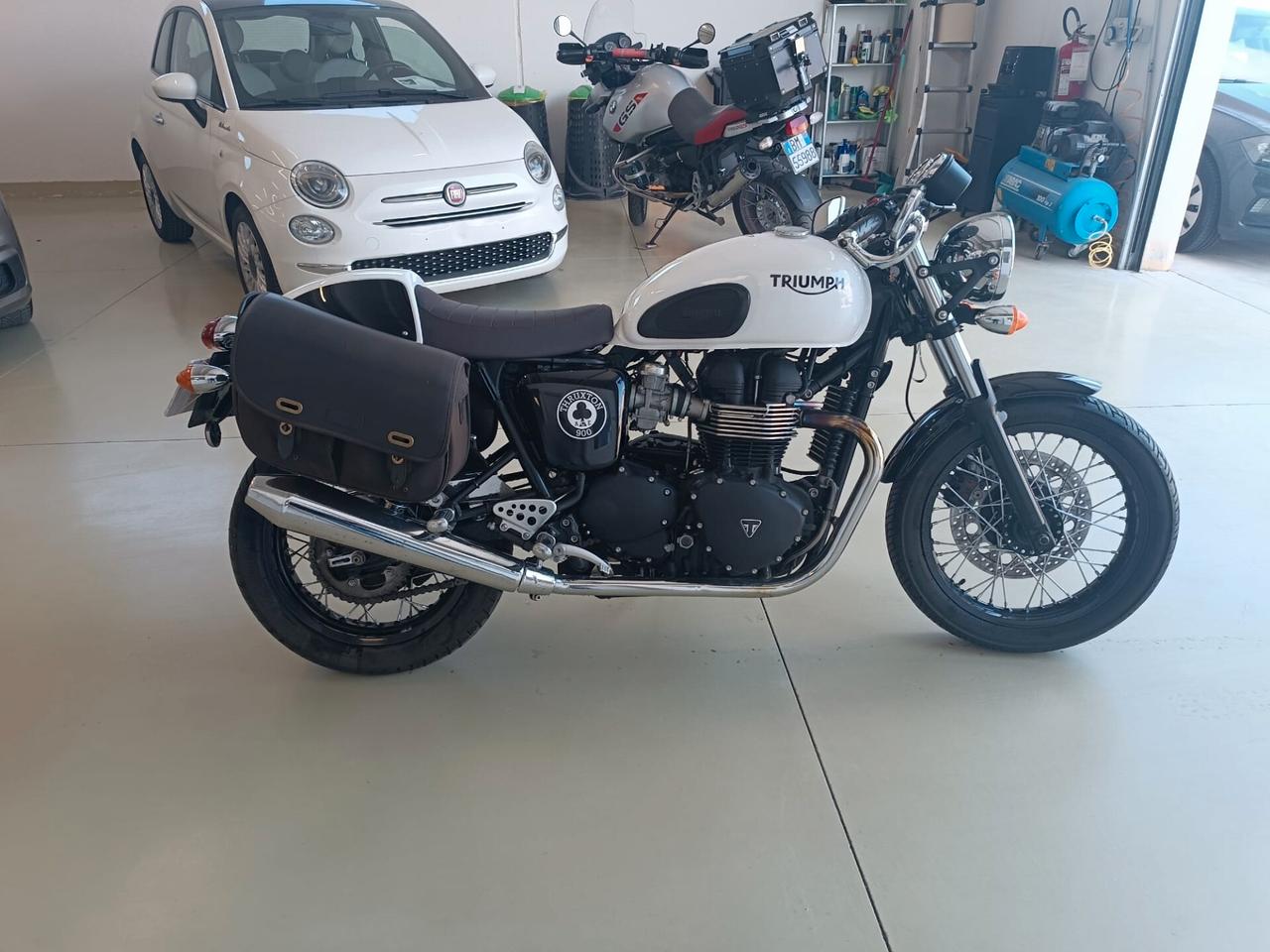 Triumph Thruxton Ace 900