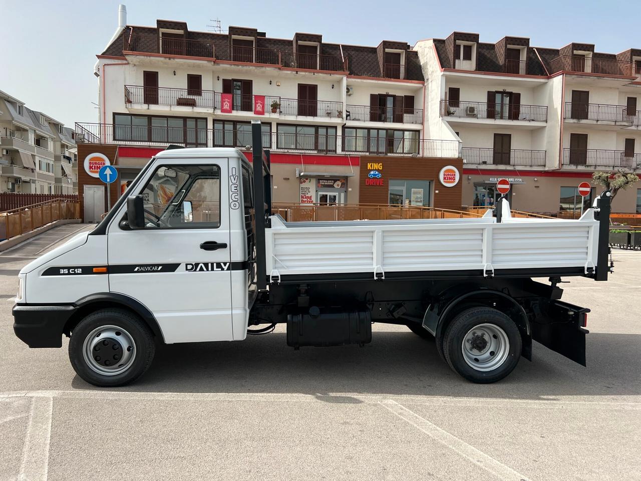 IVECO DAILY 35.12 RIBALTABILE TRILATERALE