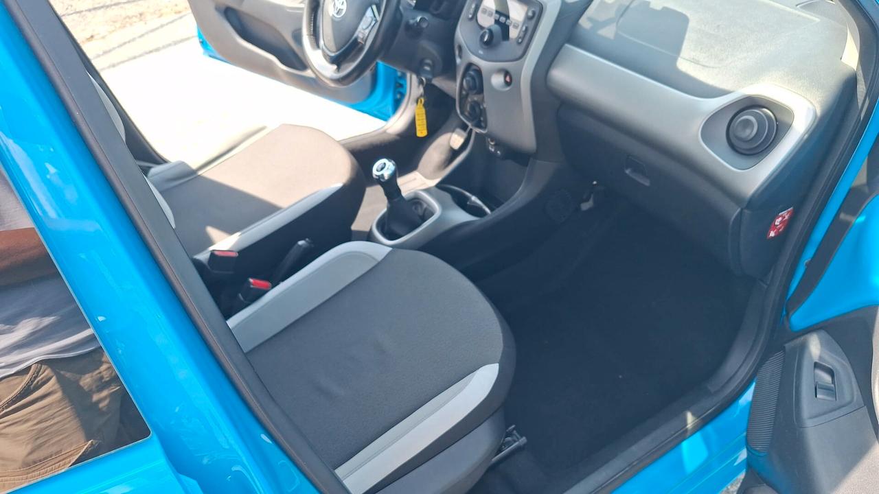 Toyota Aygo 1.0 VVT-i 69 CV 5 porte x-cool TSS