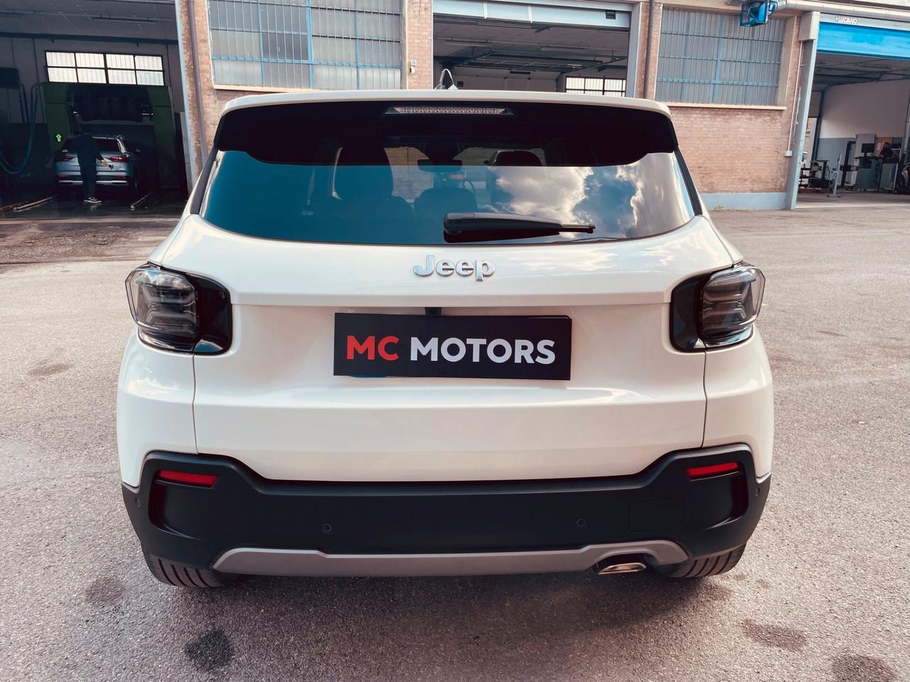 Jeep Avenger 1.2 Turbo Summit – 12/2024 – 15.000 km – Pari al nuovo – Garanzia Jeep