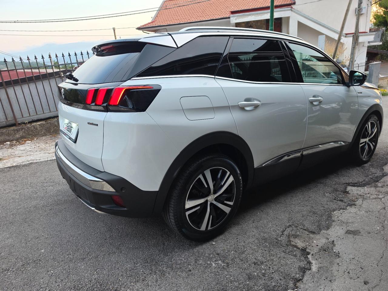Peugeot 3008 1.6 bluehdi 120 EAT6 GT Line *Tetto