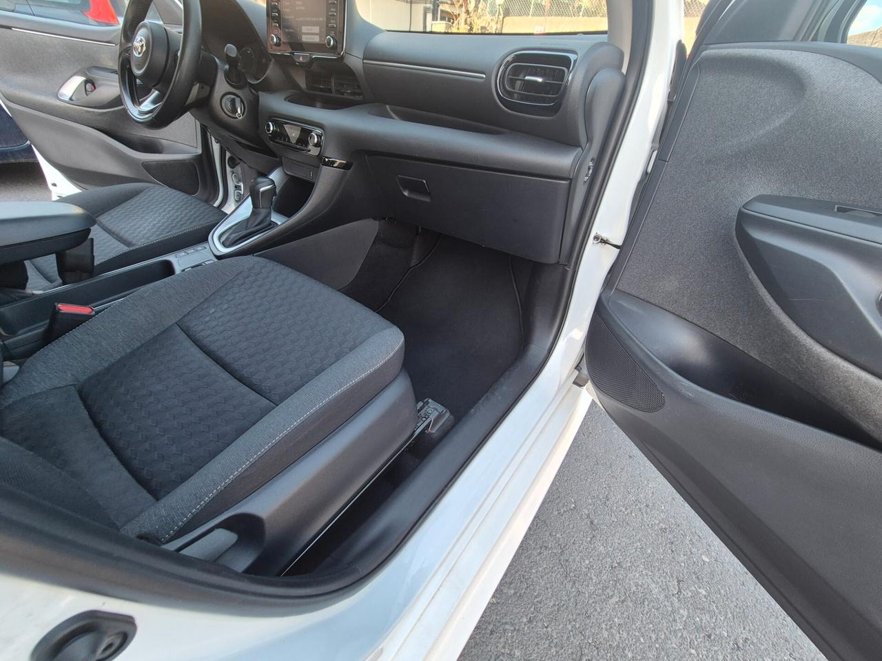 Toyota Yaris 1.5 Hybrid iva esposta inclusa 2021