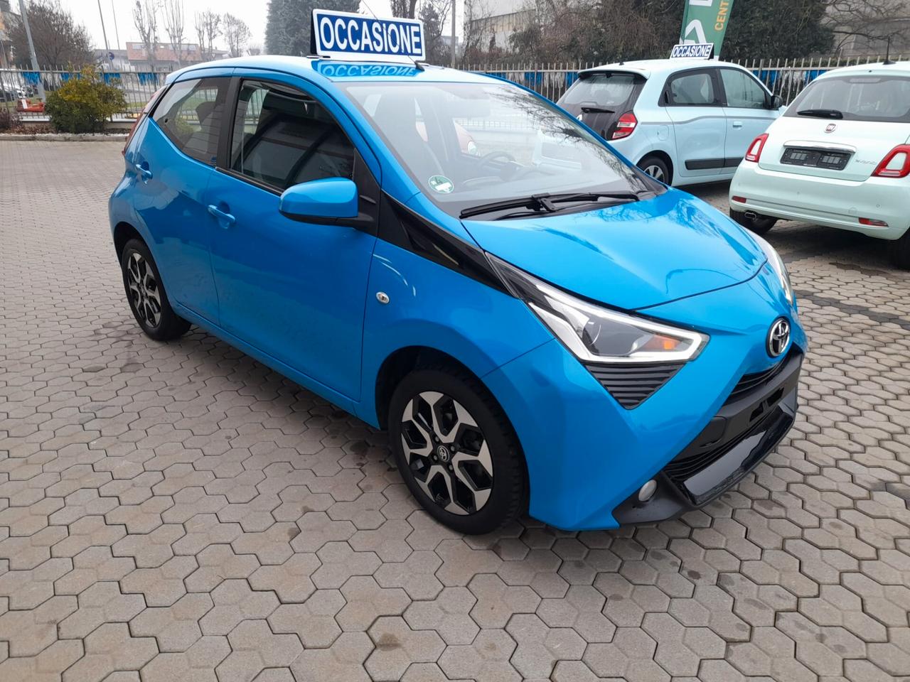 Toyota Aygo Connect 1.0 VVT-i 72 CV 5 porte x-play