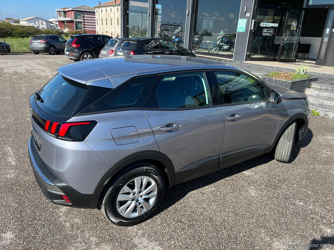 PEUGEOT 3008 BlueHDi 130 S&S EAT8 Business IVA DEDUCIBILE