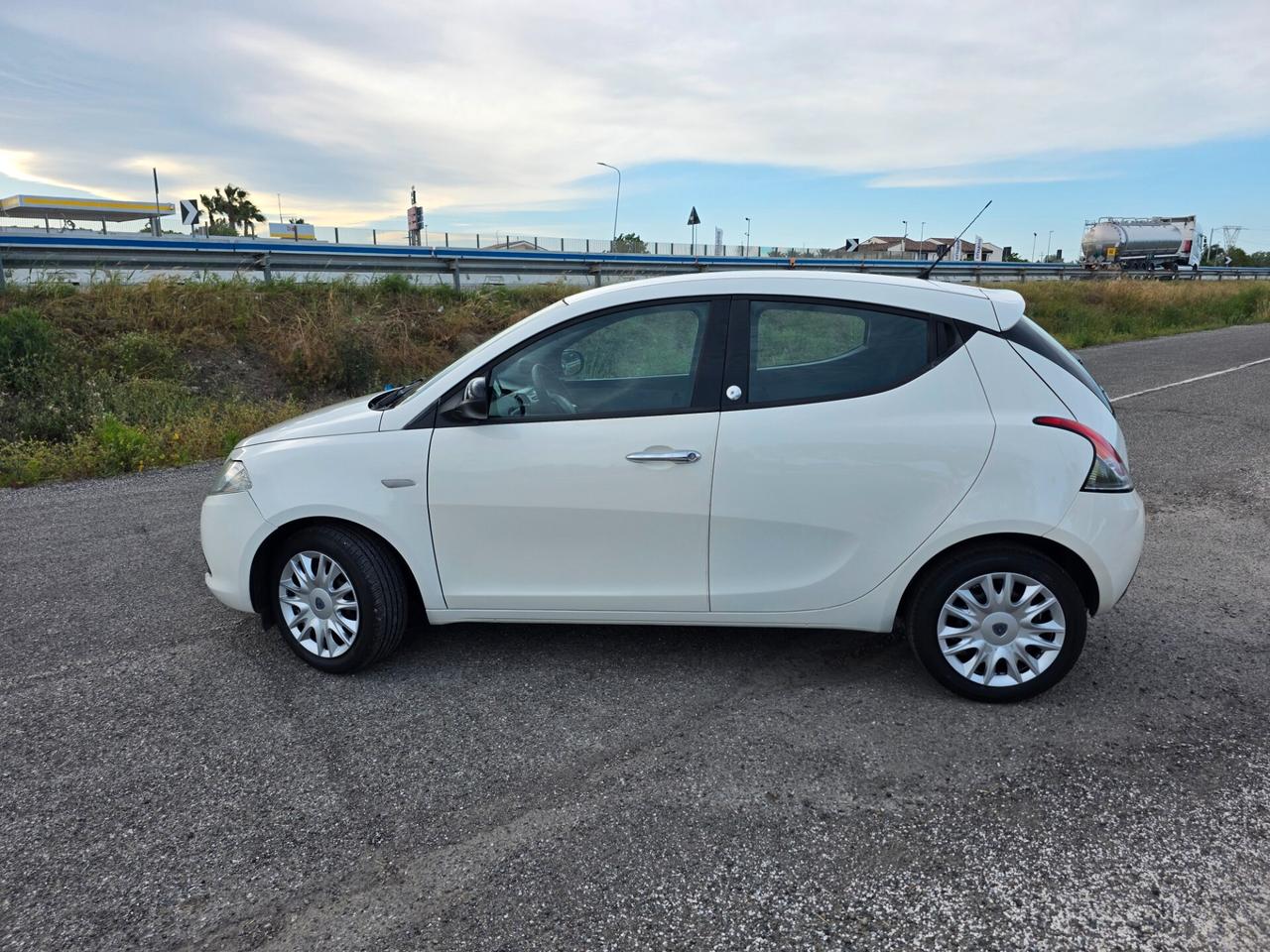 Lancia Ypsilon 1.2 69 CV 5 porte GPL Ecochic Silver