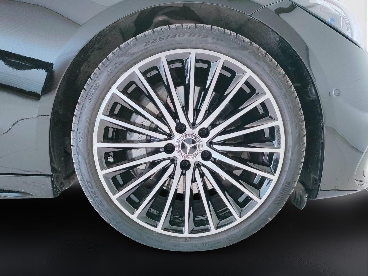 Mercedes-Benz Classe C-S206 SW 2021 - C SW 220 d mhev AMG Line Premium 4matic 200cv auto