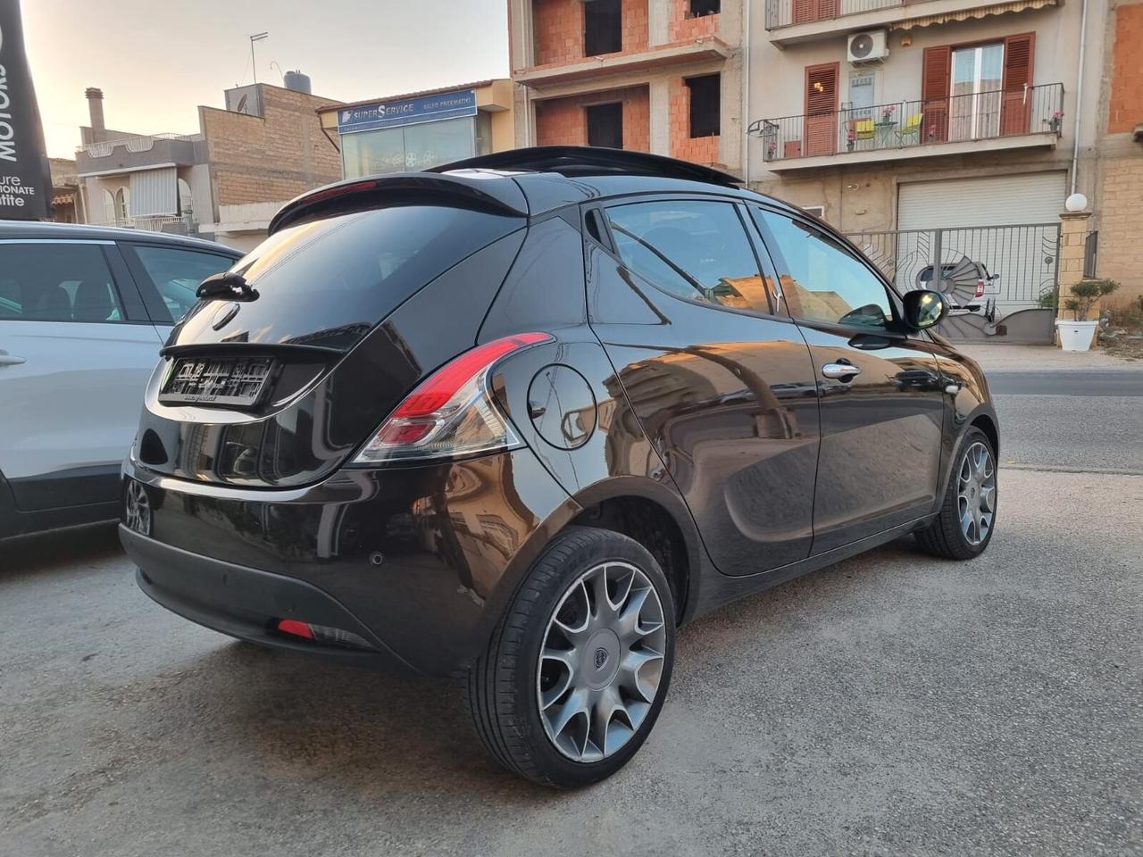 Lancia Ypsilon 1.3 MJT 95 CV TETTO E PELLE