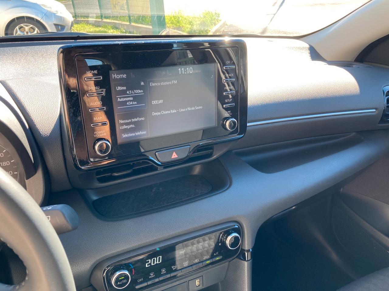 Toyota Yaris 1.5 Hybrid 5p. Active 14700 KM.