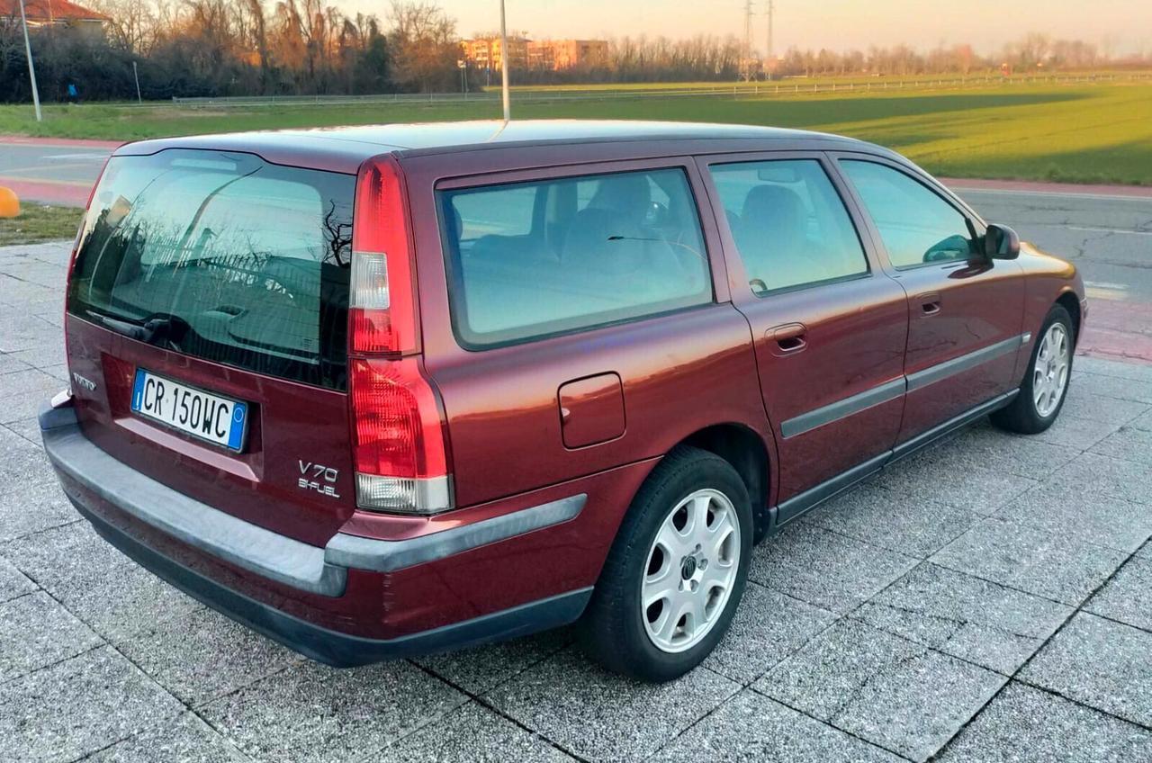 Volvo V70/XC70 V70 2.4i 20V cat Bi-Fuel Metano